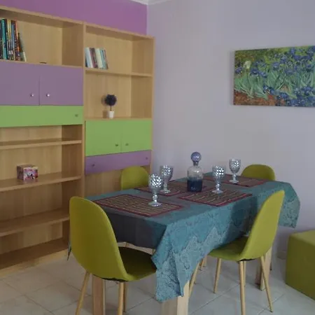 Mauve Apartment *
